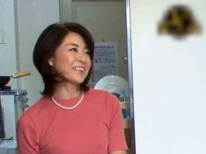 《家事代行》お母さん的存在でいて、艶めかしい『五十路妻に真剣に相談。。。』美熟女の癒しに酔いしれる僕！