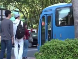 痴漢に狙われたおばさん『バスに乗り込むと後ろからお尻に手が。。。』他の乗客もいる中、立ちバックで突かれ声ガマン！