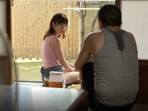 《エロ動画》艶めかしい奥様のふわとろ乳に『ノーブラ乳首がヤバい。。。』若妻の熟れた肉体に欲情し狂ってゆく！